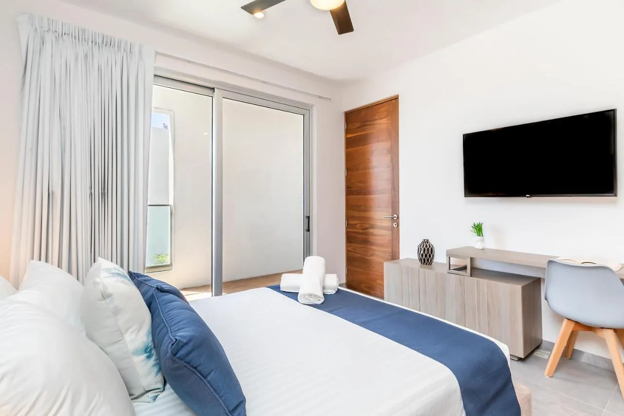 Spacious And Luxurious 2 Bedroom Apartment Wih City View And Private Balcony. Playa del Carmen