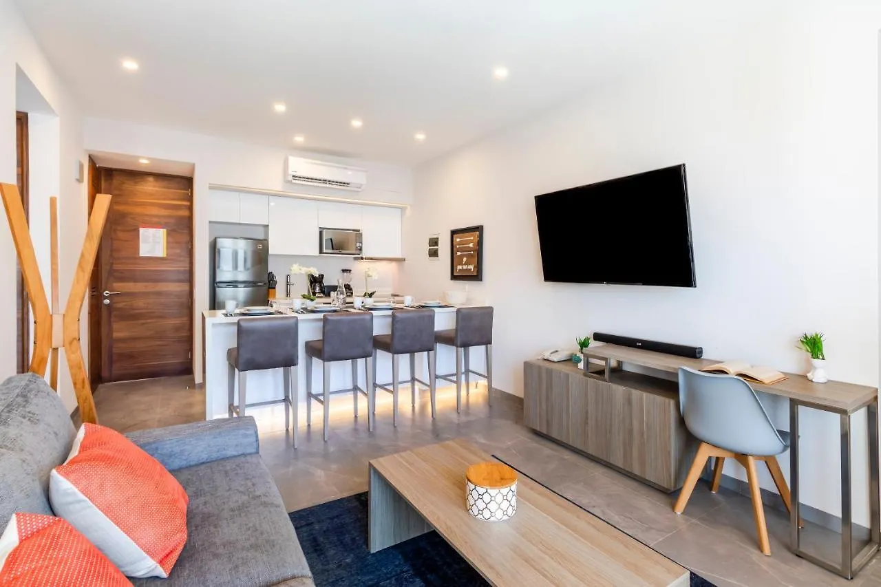 Spacious And Luxurious 2 Bedroom Apartment Wih City View And Private Balcony. Playa del Carmen