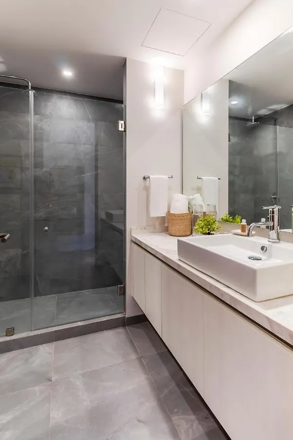 Spacious And Luxurious 2 Bedroom Apartment Wih City View And Private Balcony. Playa del Carmen
