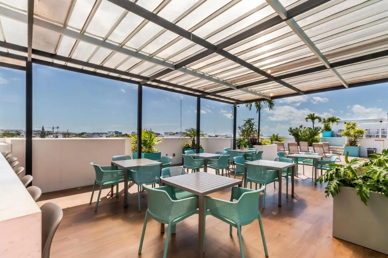 Spacious And Luxurious 2 Bedroom Apartment Wih City View And Private Balcony. Playa del Carmen