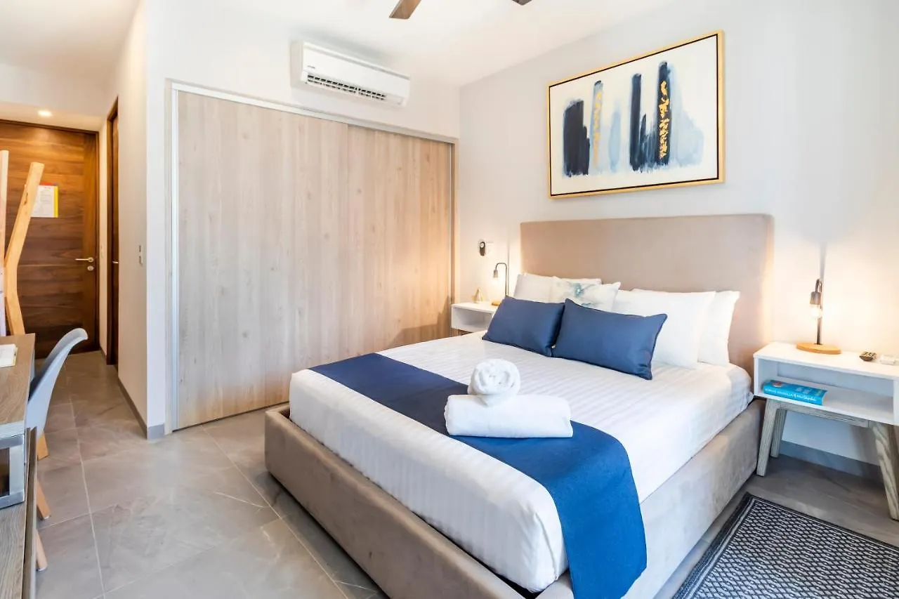 Spacious And Luxurious 2 Bedroom Apartment Wih City View And Private Balcony. Playa del Carmen