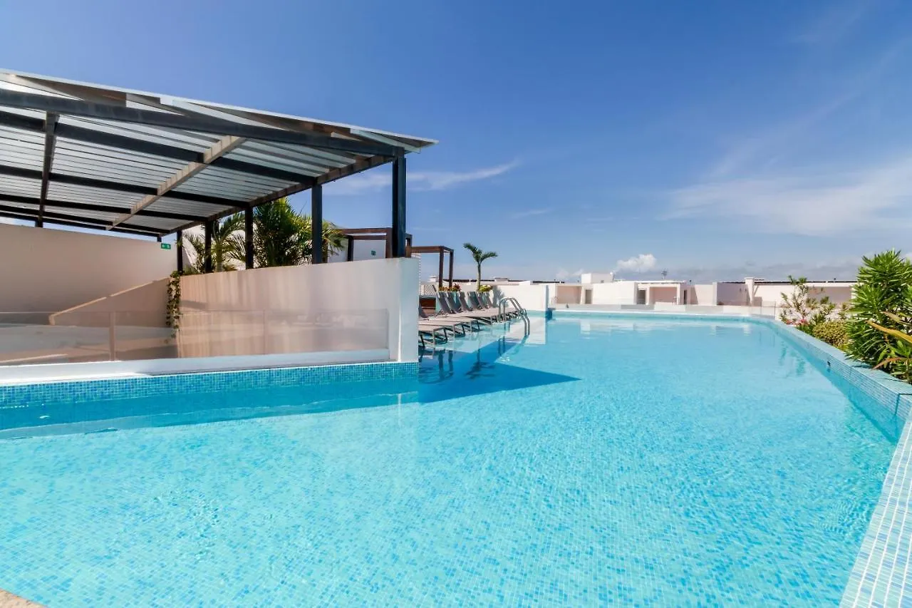 Spacious And Luxurious 2 Bedroom Apartment Wih City View And Private Balcony. Playa del Carmen