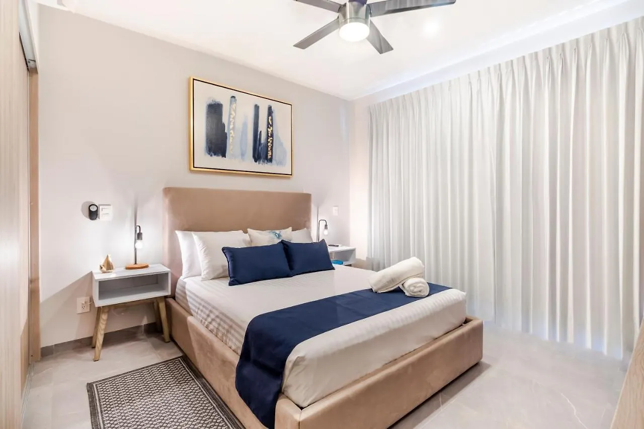 Spacious And Luxurious 2 Bedroom Apartment Wih City View And Private Balcony. Playa del Carmen