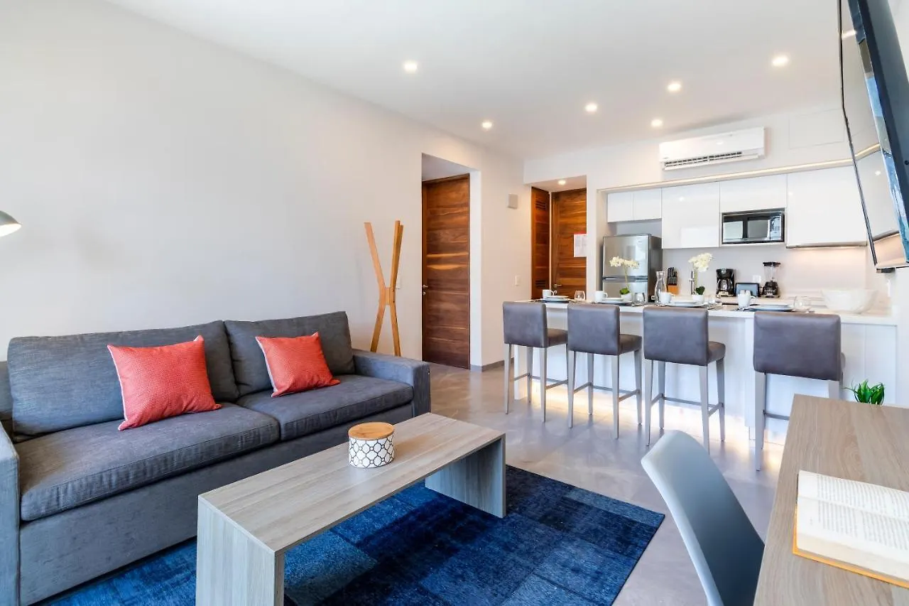 Spacious And Luxurious 2 Bedroom Apartment Wih City View And Private Balcony. Playa del Carmen