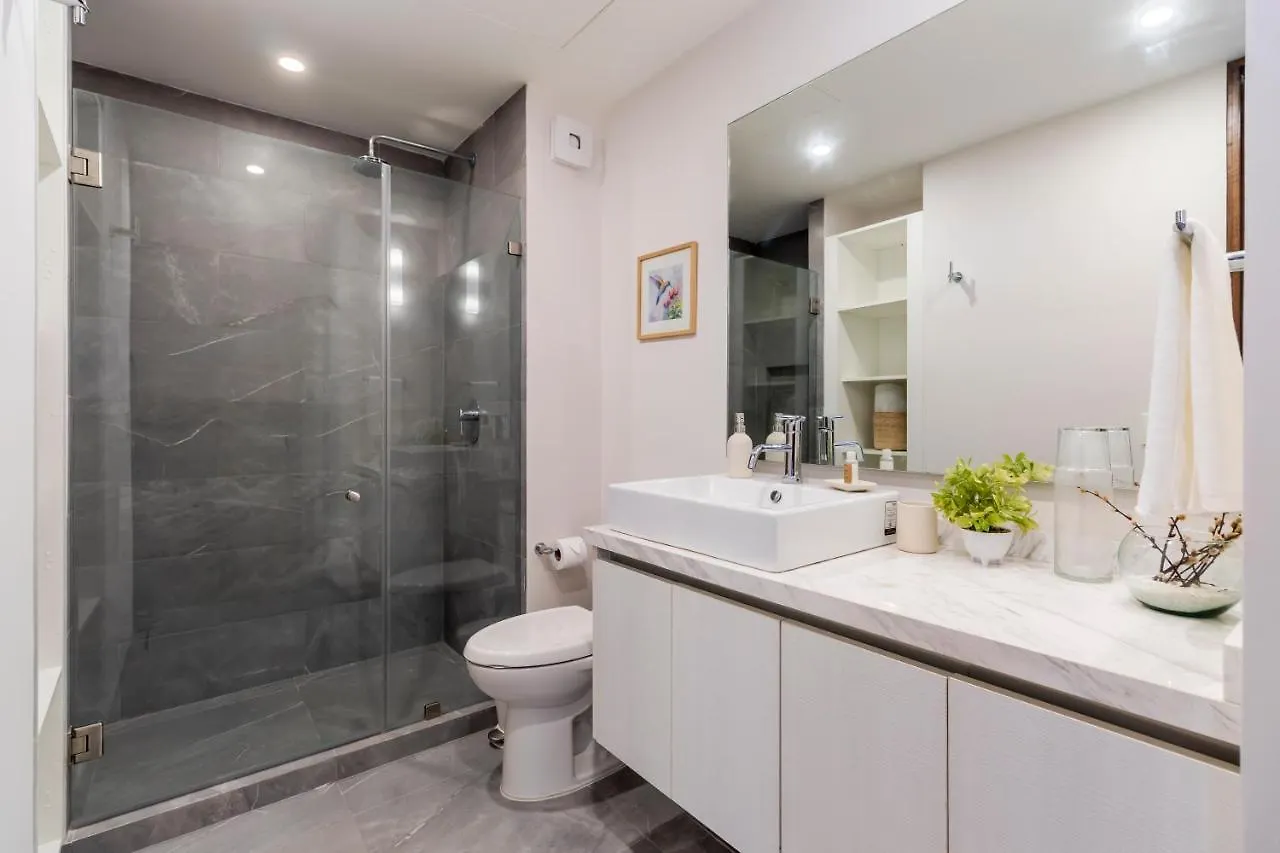 Spacious And Luxurious 2 Bedroom Apartment Wih City View And Private Balcony. Playa del Carmen