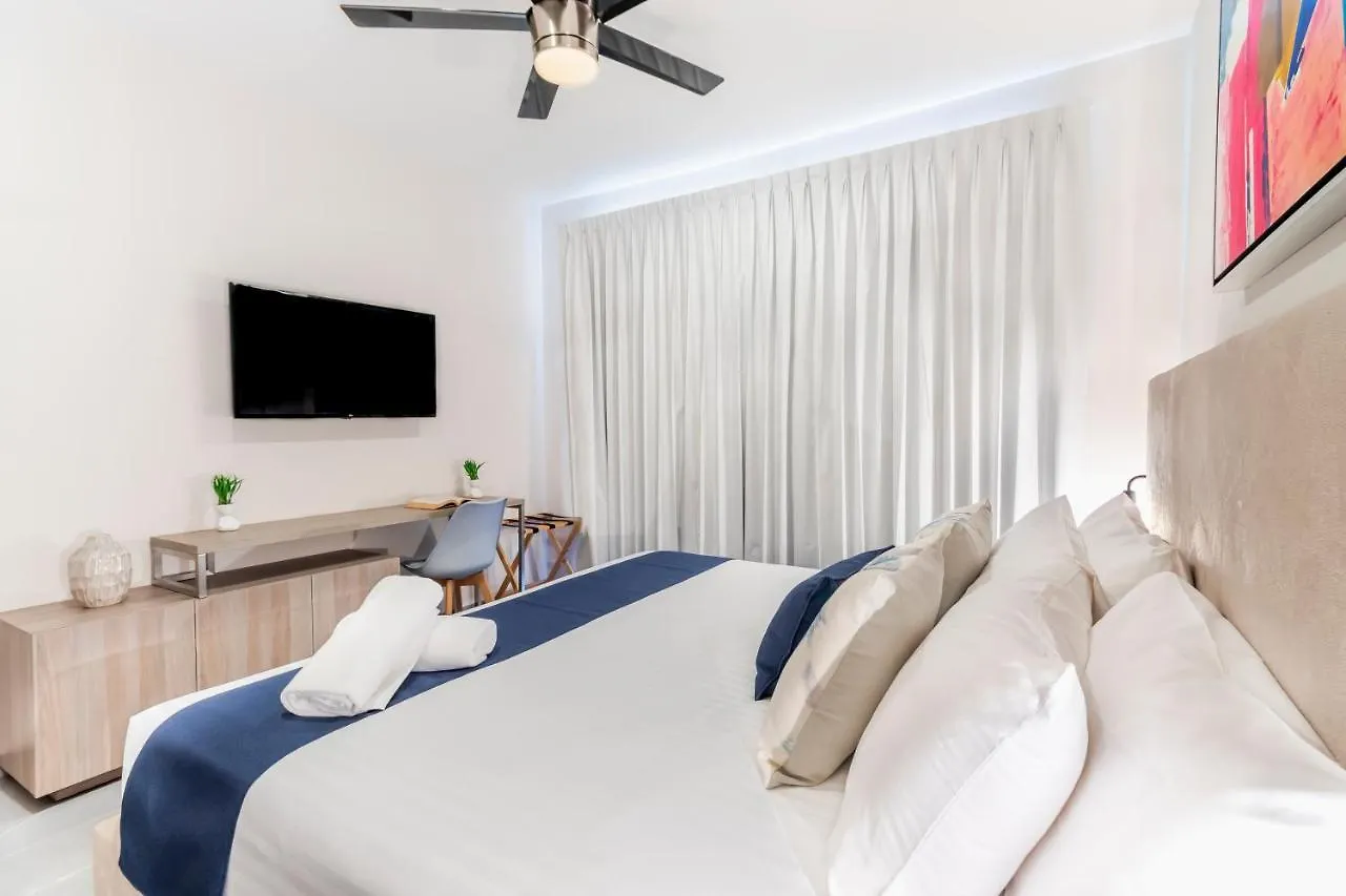 Spacious And Luxurious 2 Bedroom Apartment Wih City View And Private Balcony. Playa del Carmen